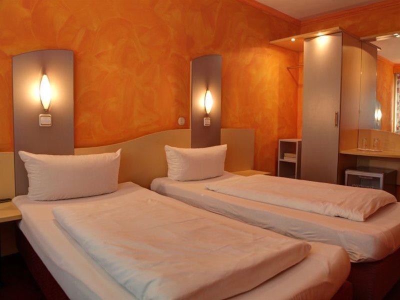 Luxor Hotel フランクフルト エクステリア 写真