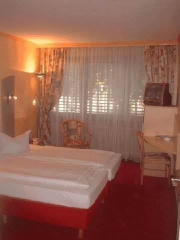 Luxor Hotel フランクフルト エクステリア 写真